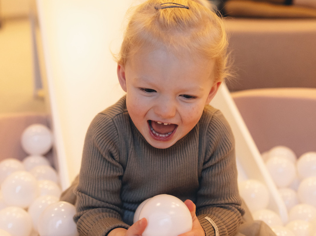 POST - Family Resort主图