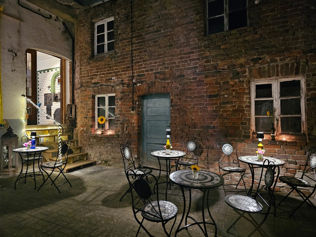 Arthur's Weinecke Bar & Café