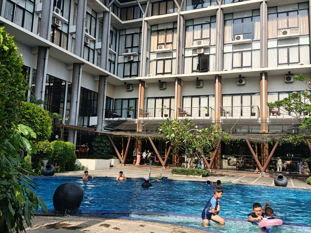 Horison Ultima Ratu Serang主图