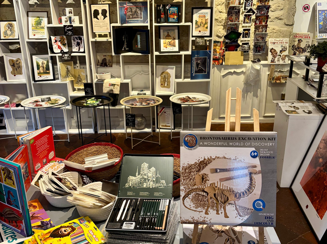 Atelier Galerie espace François LASSERE-Charroux必去景点