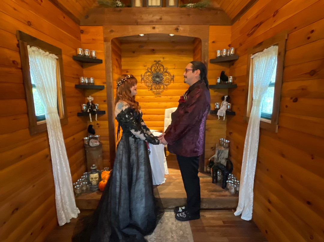 Elope Niagara's Little Log Wedding Chapel-Stevensville必去景点