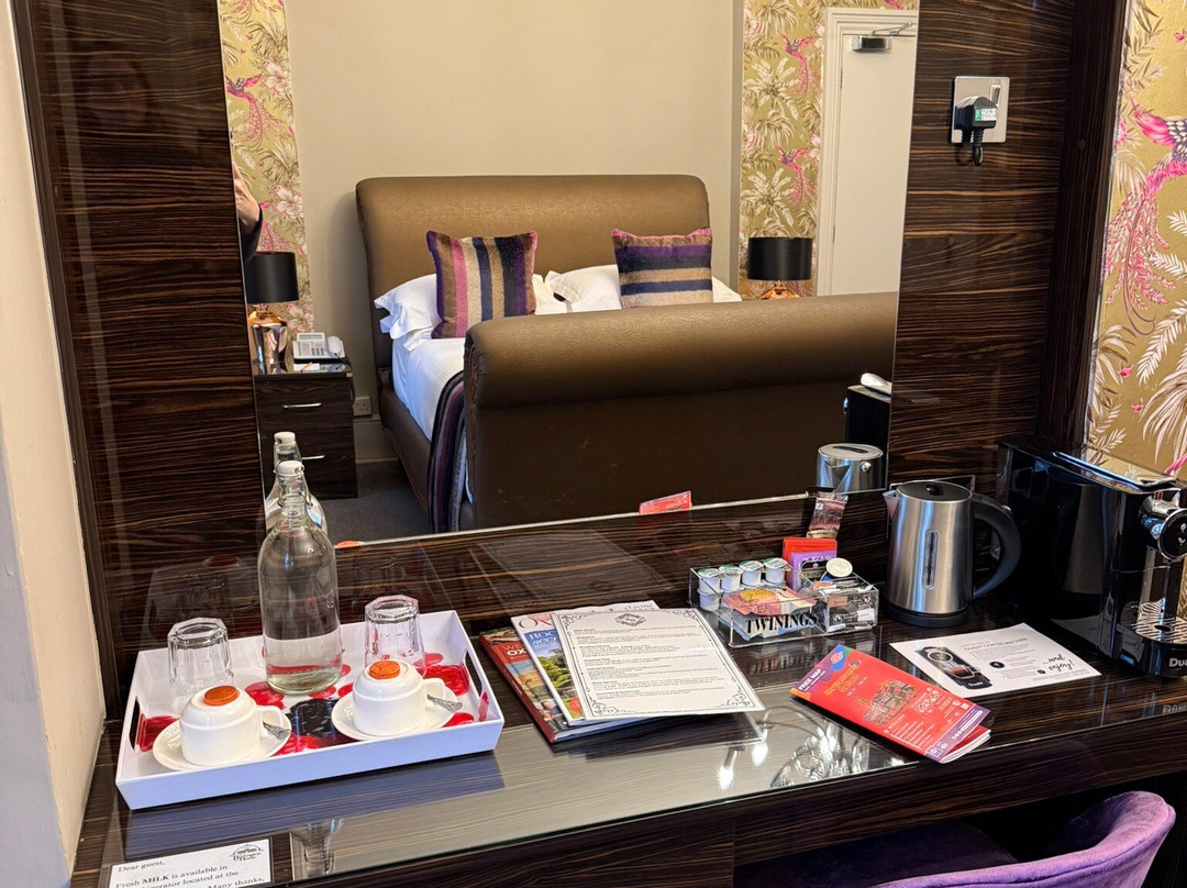 Burlington House Hotel主图