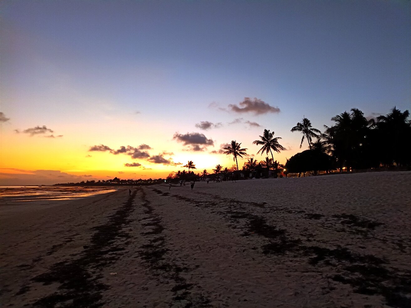 Jacaranda Beach Resort-官方