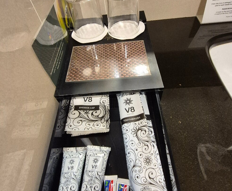 新山V8酒店主图