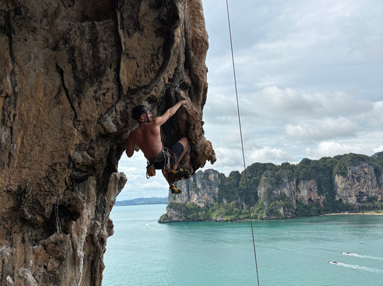 甲米攀岩-莱利海滩必去景点