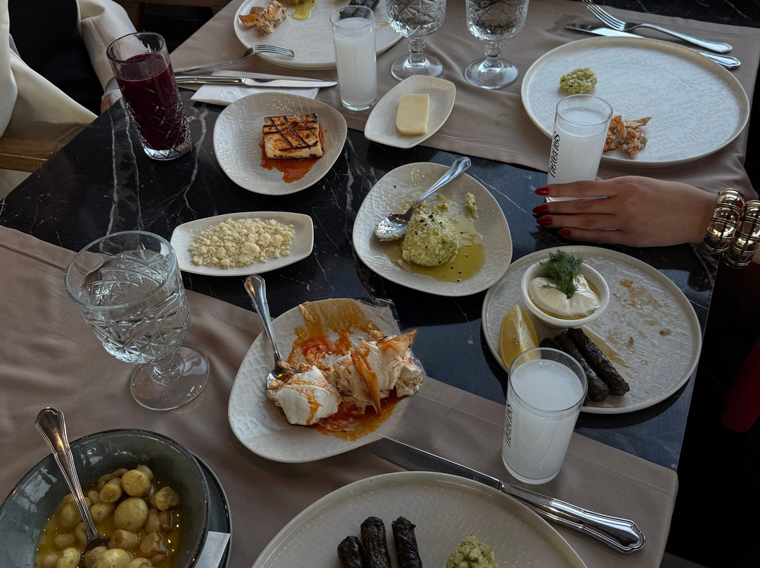 Helenos Restaurant