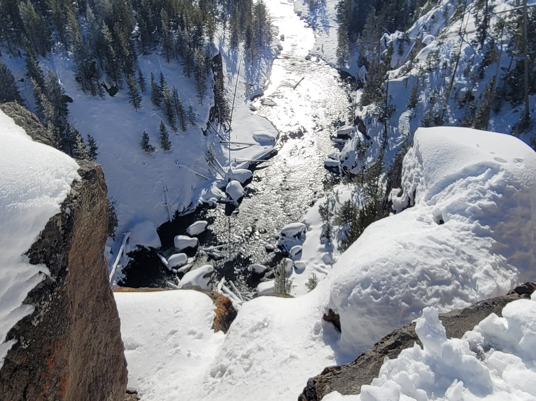 Two Top Snowmobile Rentals and Tours-西黄石镇必去景点