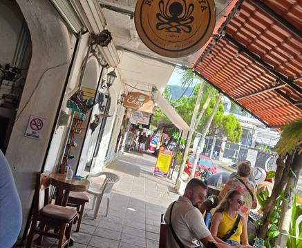 Bar La Playa-瓦拉塔港必去景点