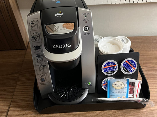 温哥华市中心假日套房酒店主图