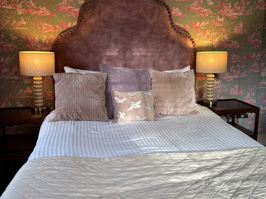 惠特利霍尔酒店主图