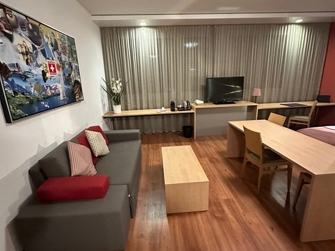 瑞士爱华楚格酒店主图