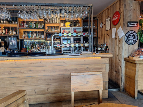 Le Sherpa Bar & Restaurant