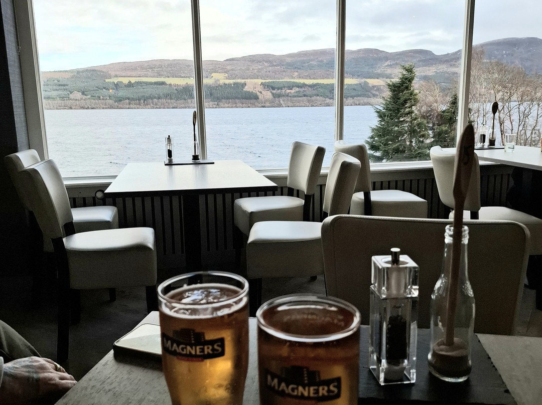 尼斯湖族人酒店主图