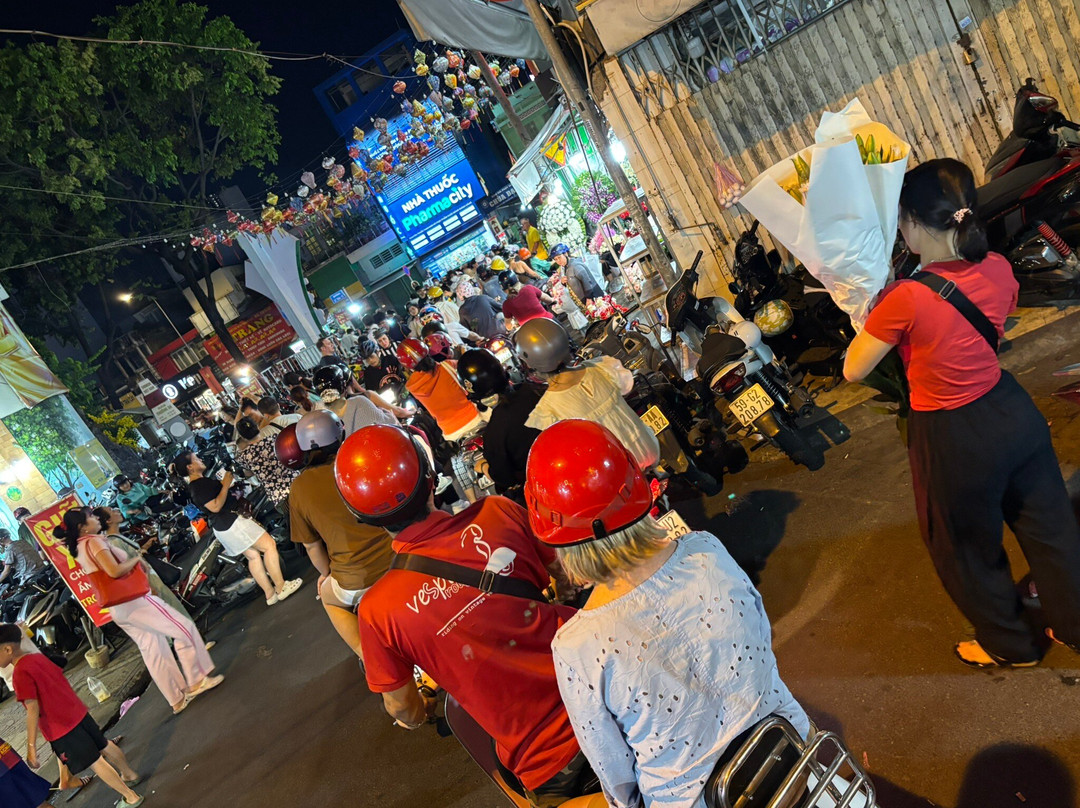 Vespa Rouge-胡志明市必去景点