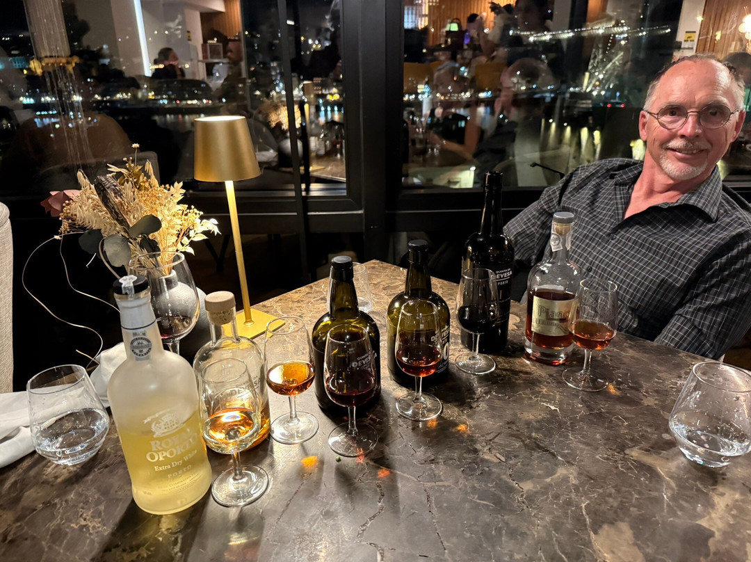 Divino Restaurant & Lounge