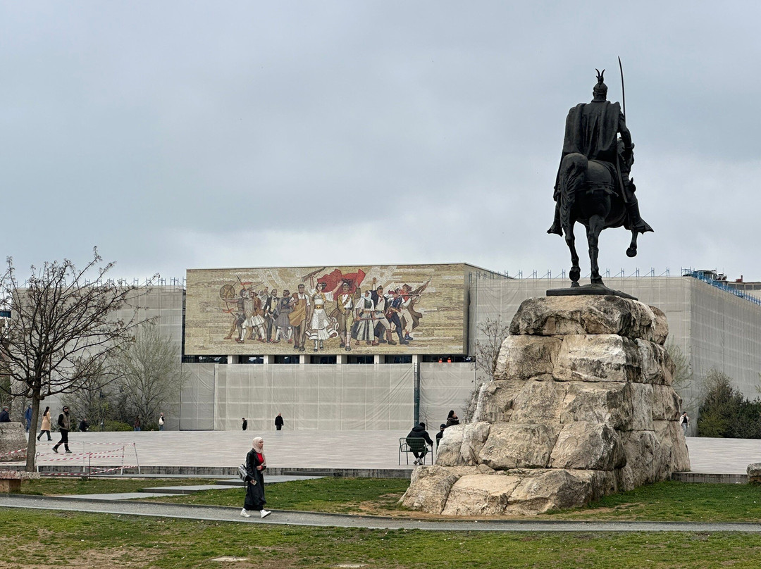 Skanderbeg Statue-地拉那必去景点