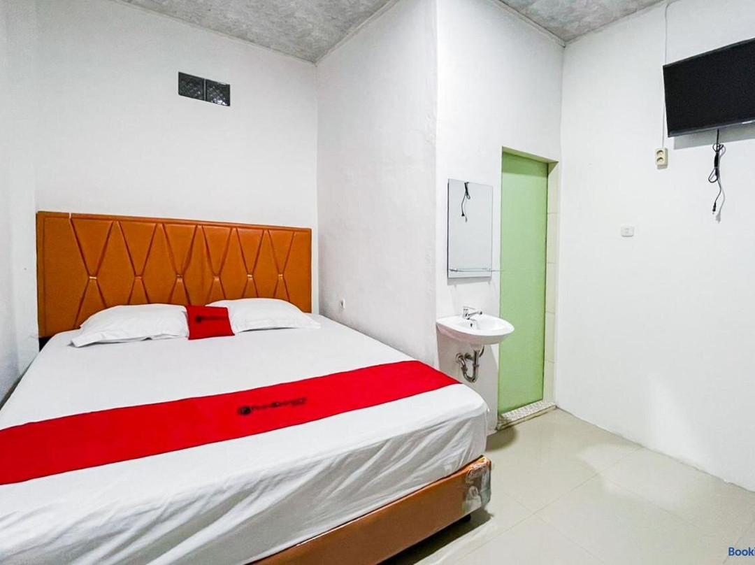 RedDoorz at Exaudi Homestay Parbaba Samosir