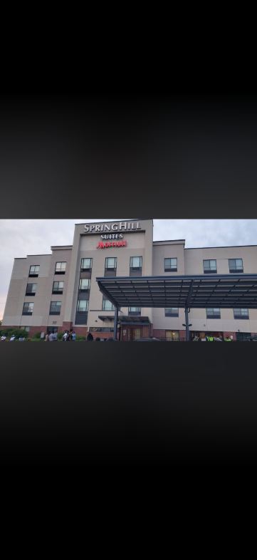 圣路易斯机场/地球城SpringHill套房酒店-旅行者