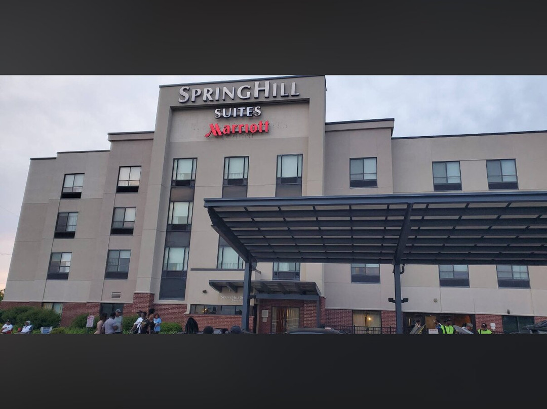 圣路易斯机场/地球城SpringHill套房酒店主图