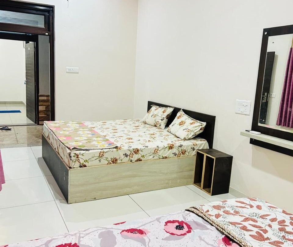 New hotel Arjun place, Reengus