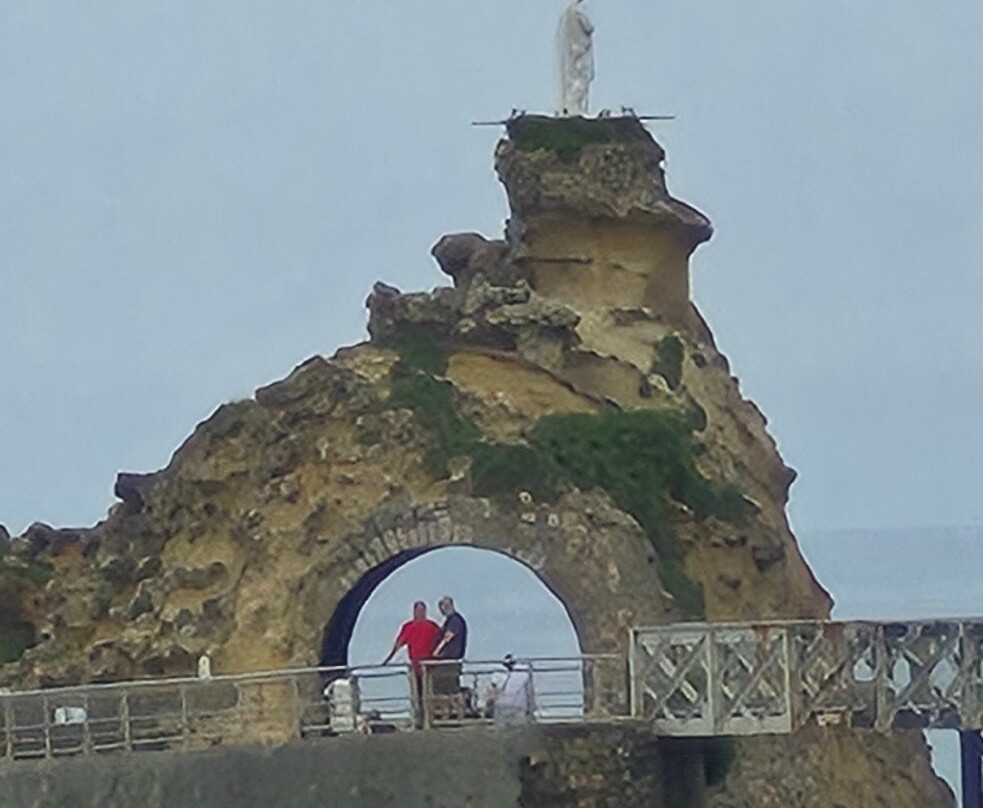 Rocher de la Vierge-比亚里茨必去景点