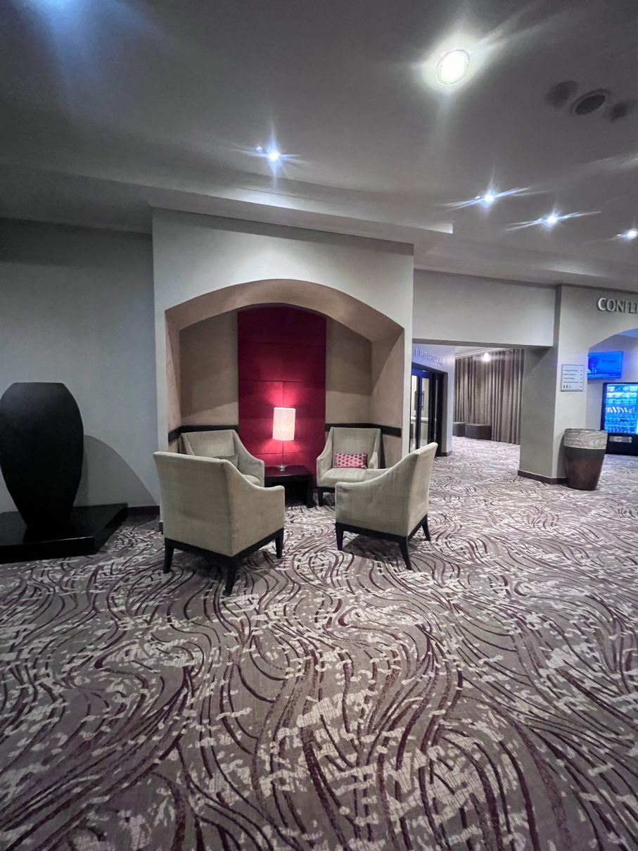坦博国际机场庭院酒店-旅行者