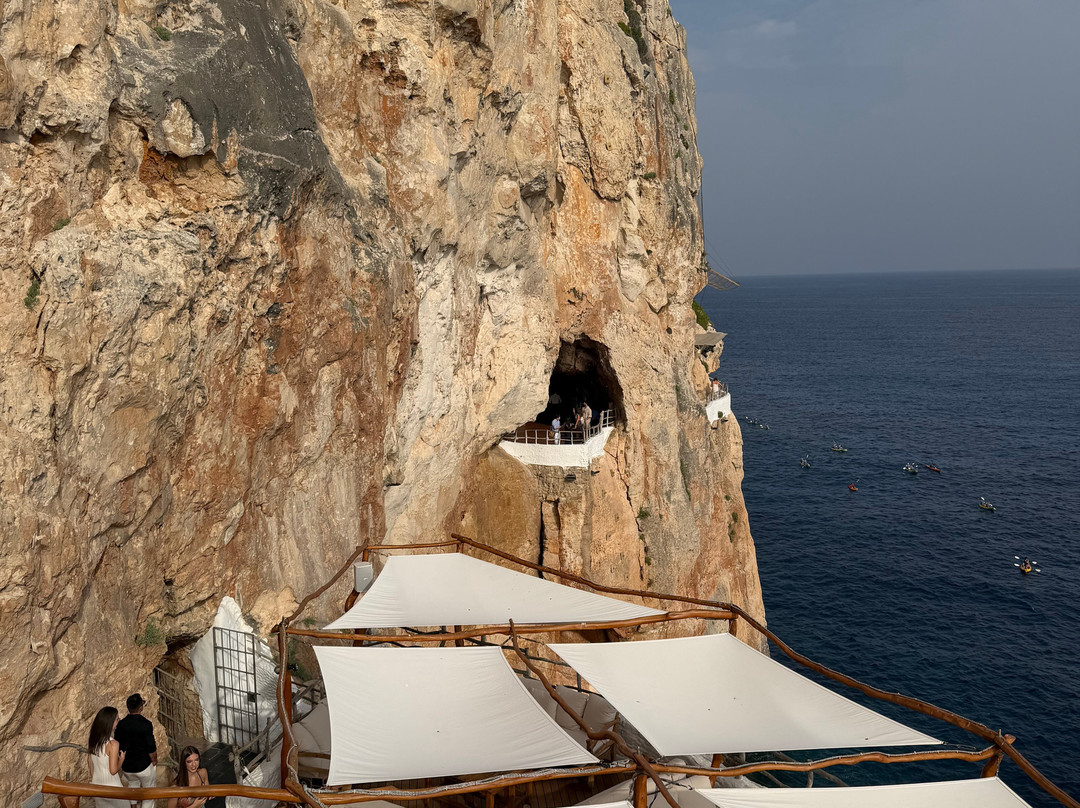 Cova D'En Xoroi-Cala en Porter必去景点