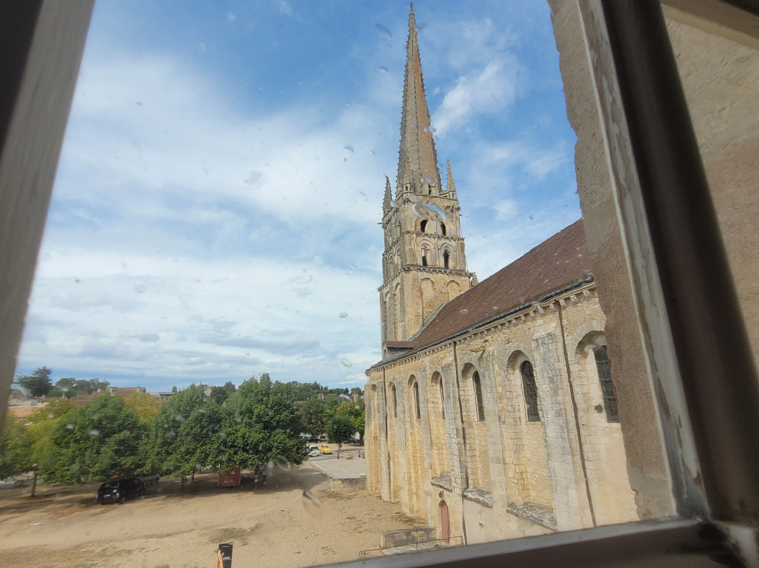 Abbey of Saint-Savin-Saint-Savin必去景点