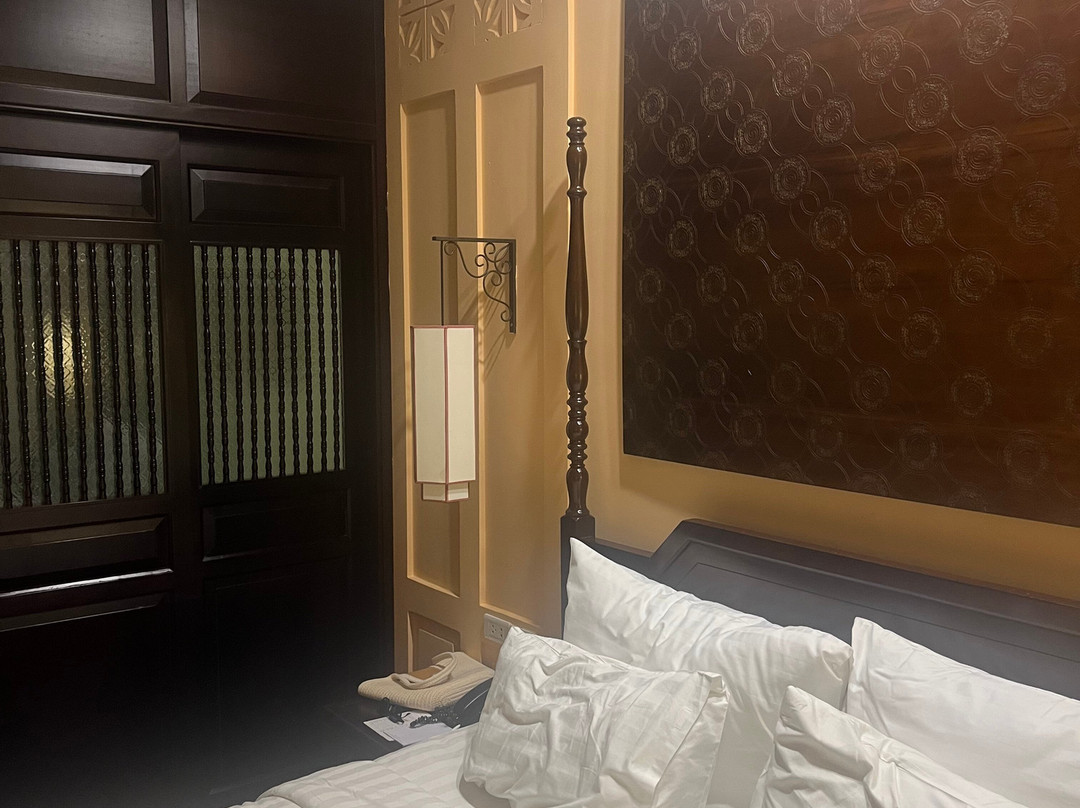 小河滨豪华水疗酒店主图