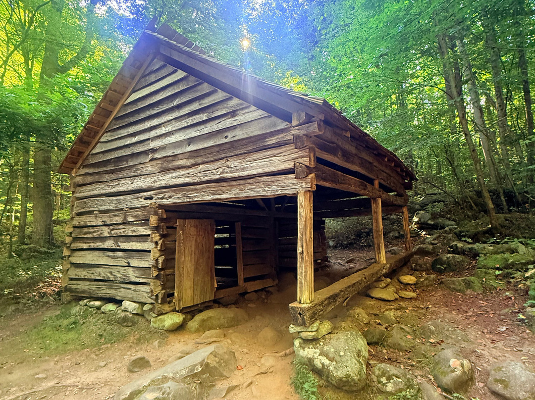 Roaring Fork Motor Nature Trail-大雾山国家公园必去景点