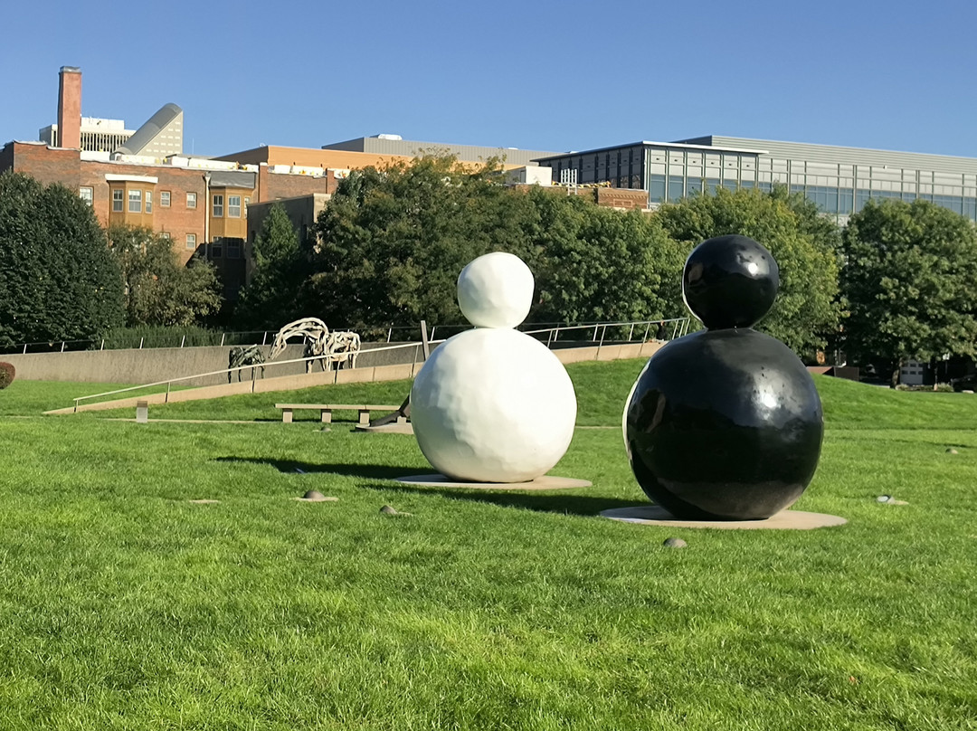 Pappajohn Sculpture Park-得梅因必去景点