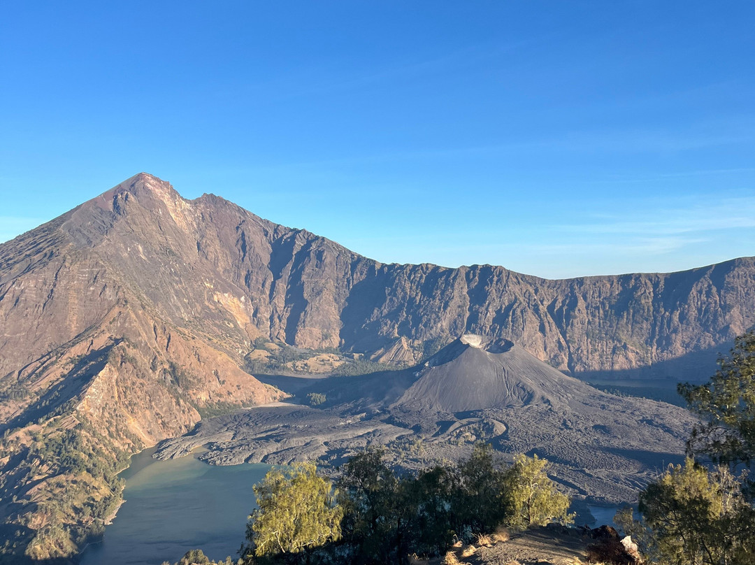 Trekking Rinjani Adventures-龙目岛必去景点