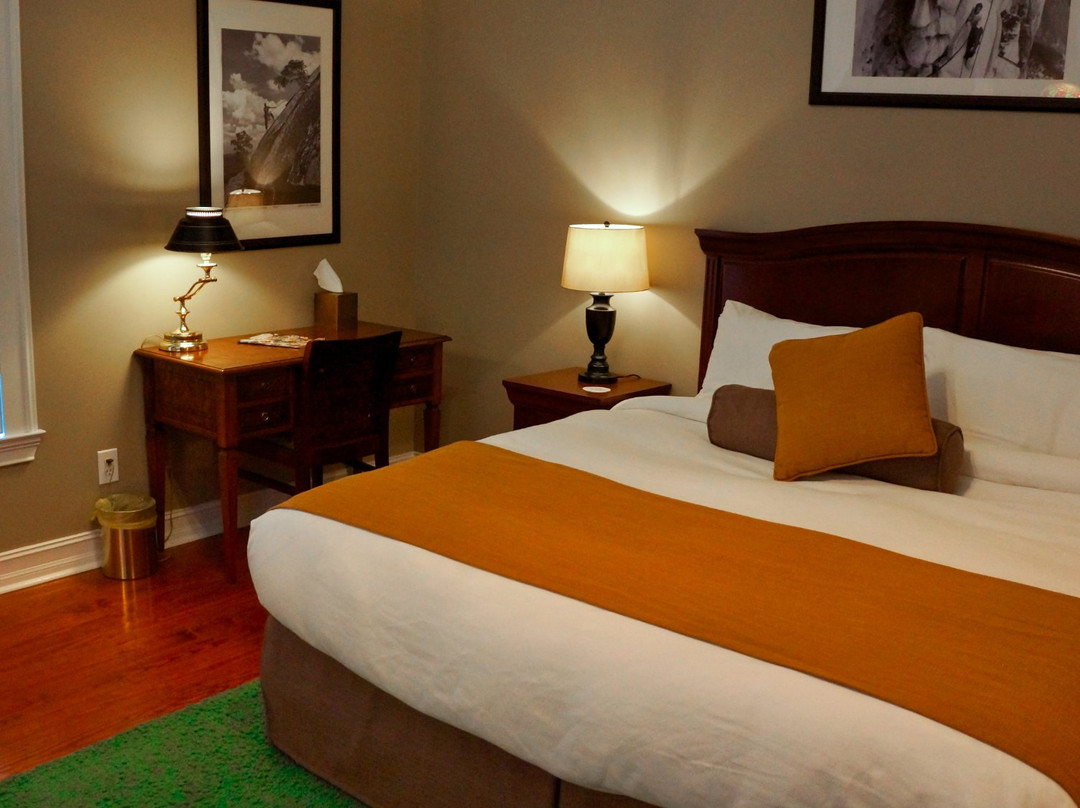 Stone Mountain Manor