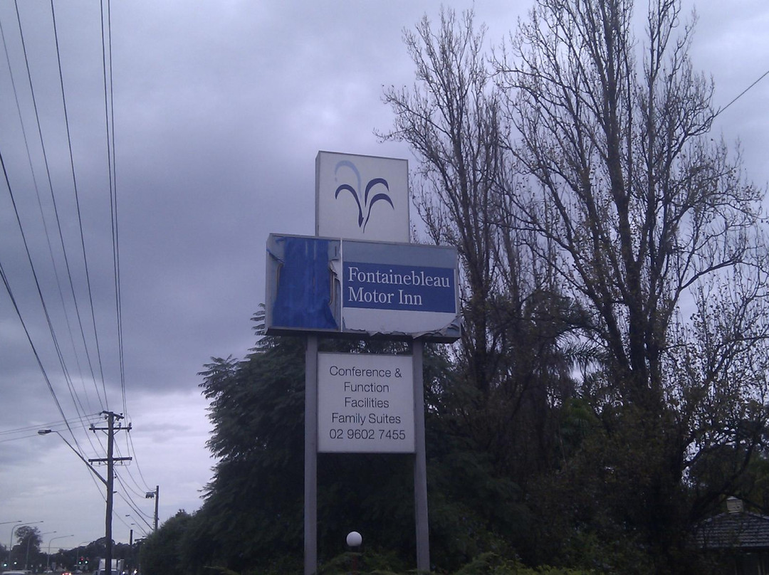 Fontainebleau Motor Inn