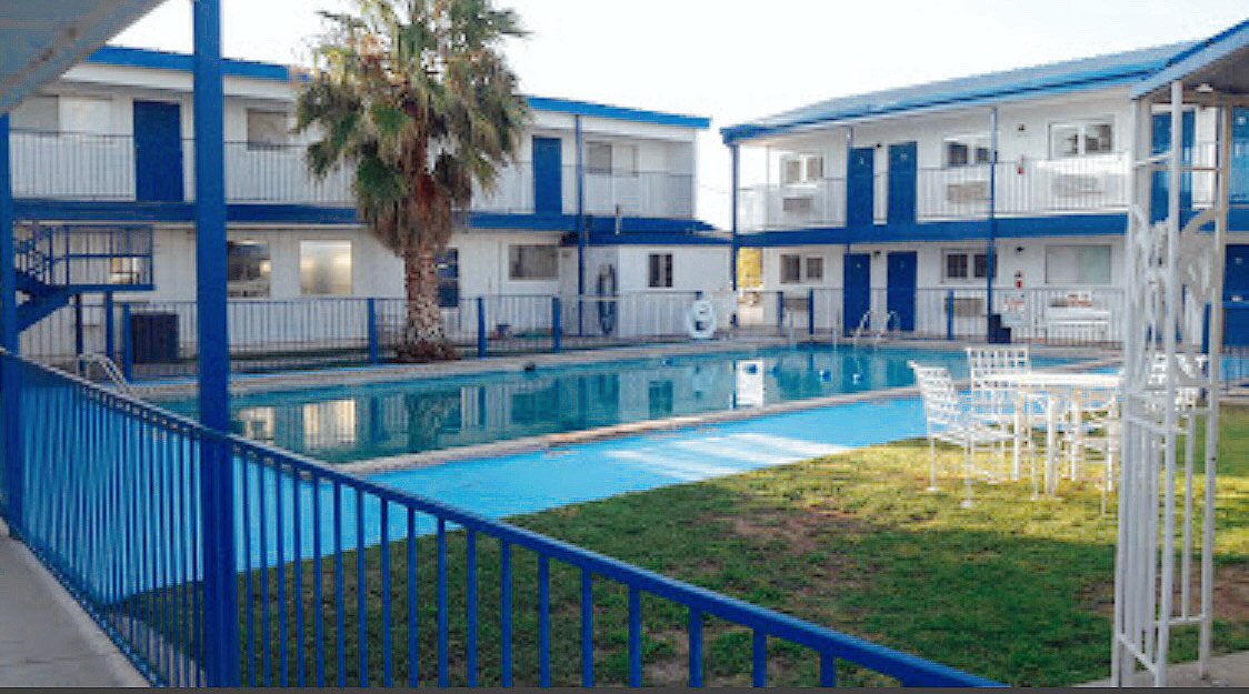Three Palms Inn-官方
