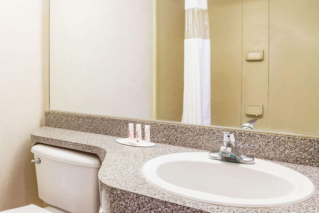 Howard Johnson By Wyndham Lake City