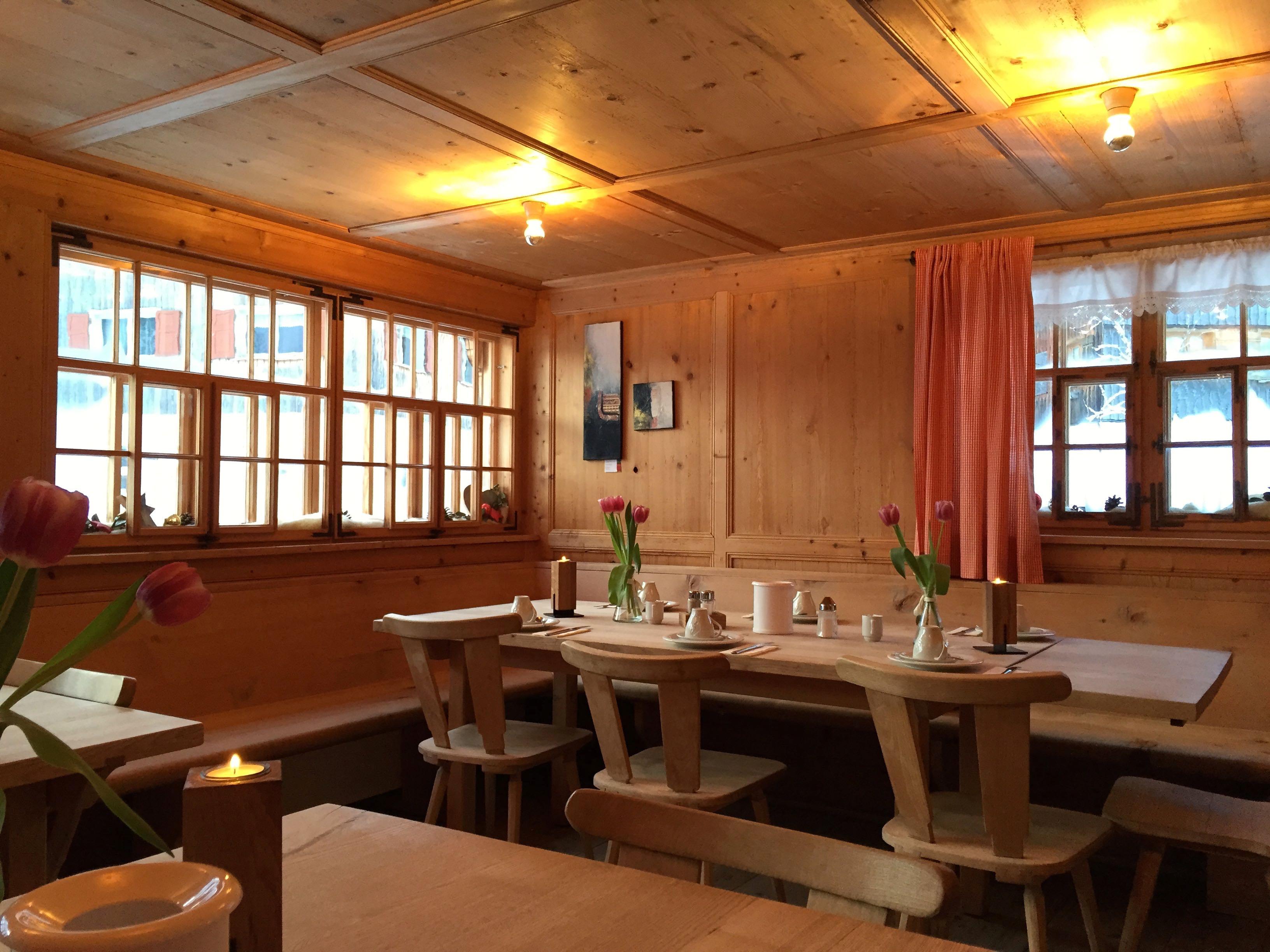 Nazes-Hus-餐饮