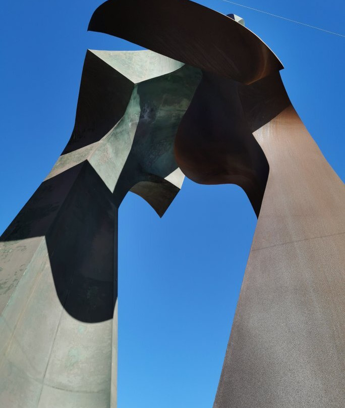 Monumento Encuentros-梅利利亚必去景点