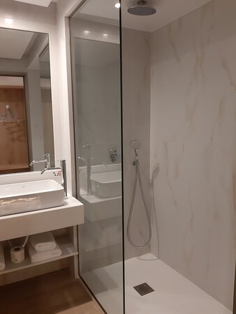 Acandia Hotel-浴室