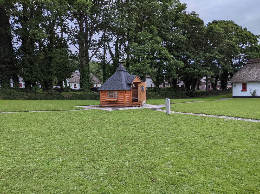 Lough Derg Thatched Cottages