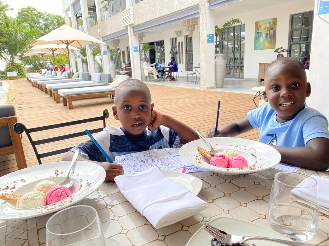 Latitude 0 Degrees Hotel主图