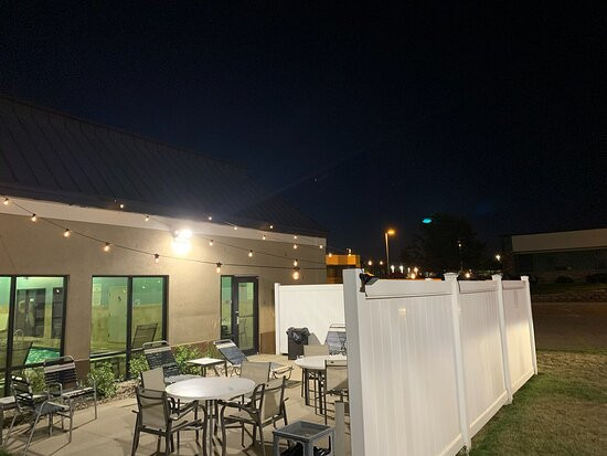 Holiday Inn Express Cedar Rapids (collins Rd) By IHG主图