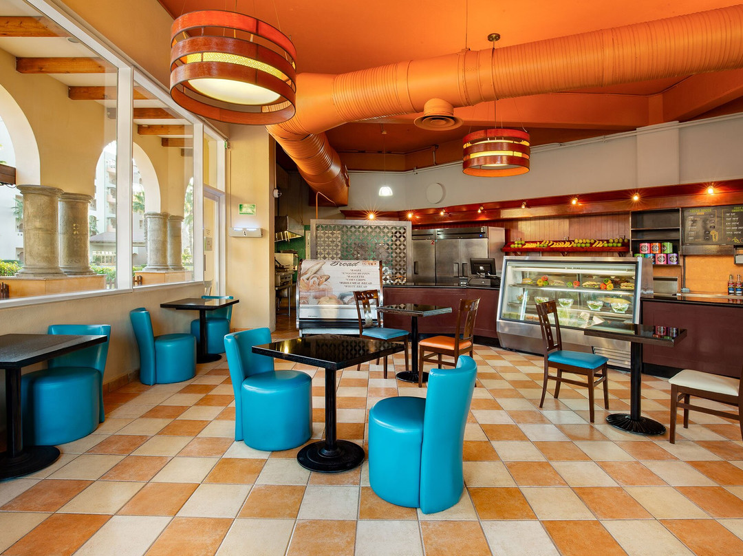 Palmita Market & Deli