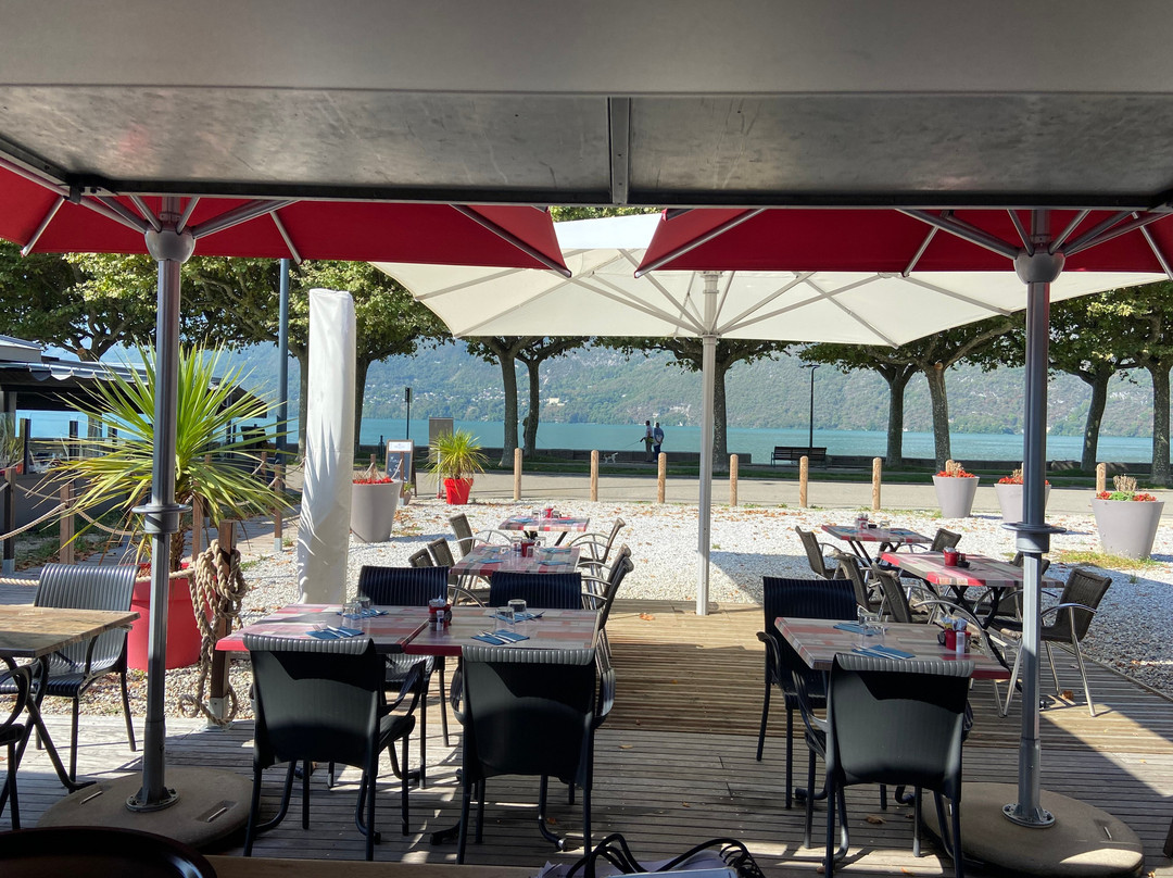 Chez Les Filles Rest’eau au Bord du Lac