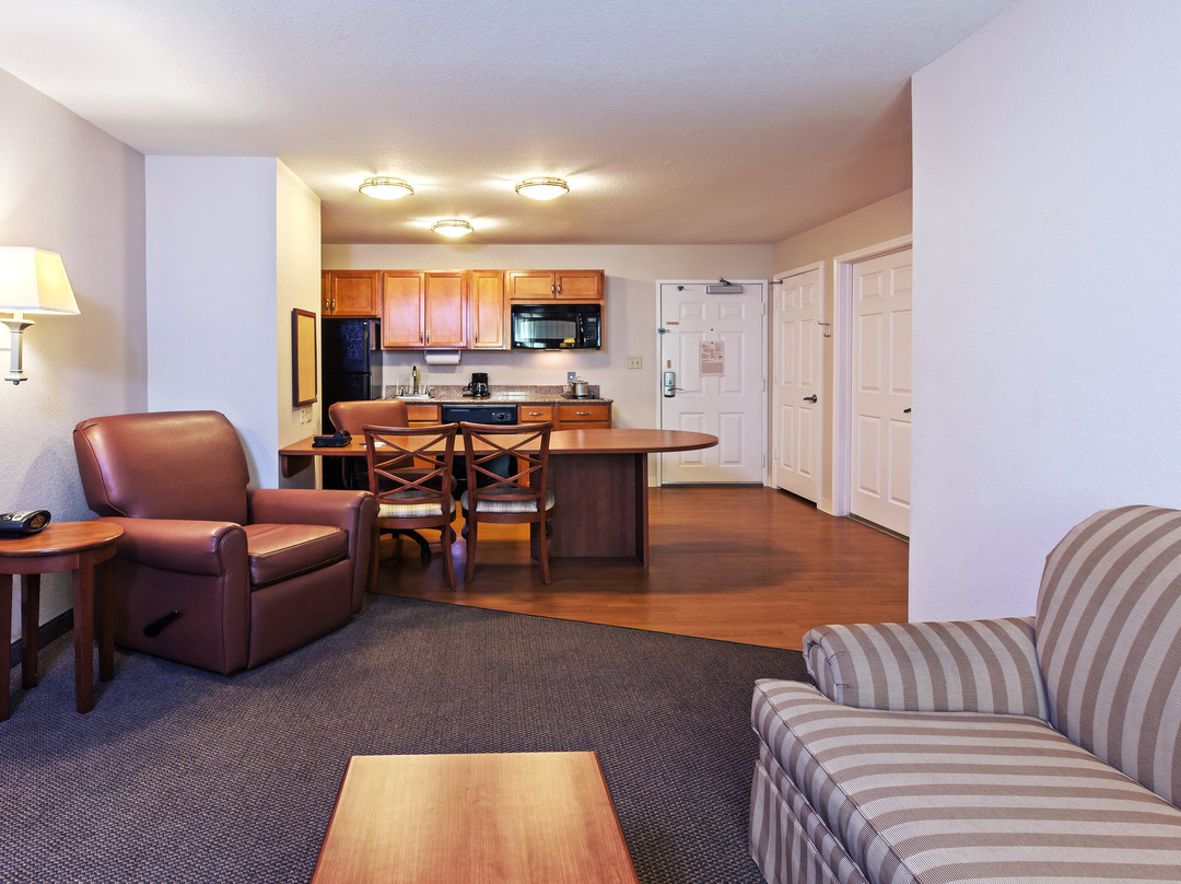 皮尔兰烛木套房酒店主图