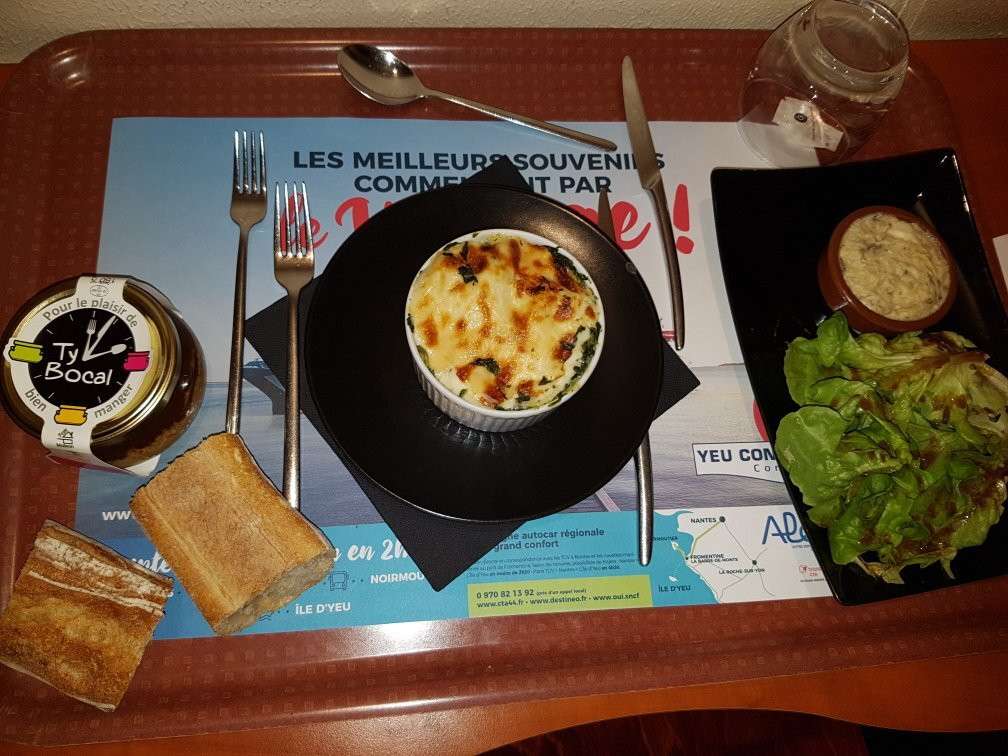 阿曼丁布里特酒店主图