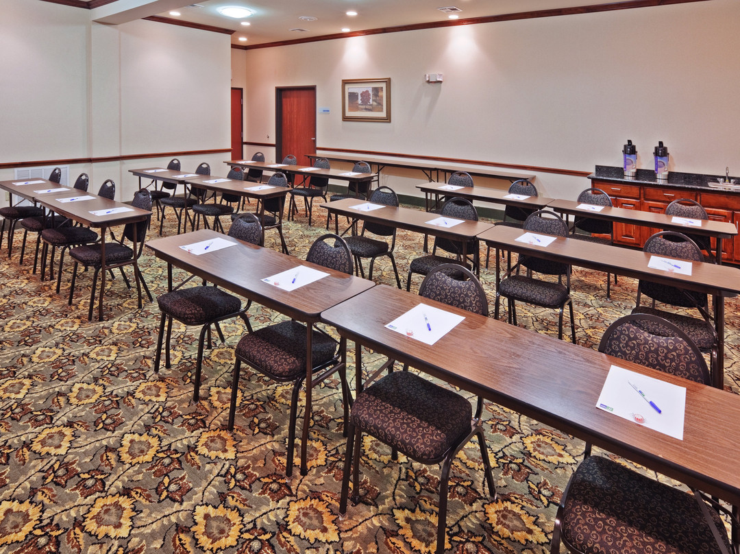 Holiday Inn Express & Suites Woodward Hwy 270 By IHG主图