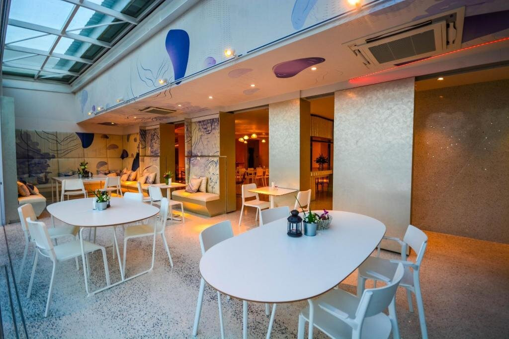 万伦彗星酒店主图