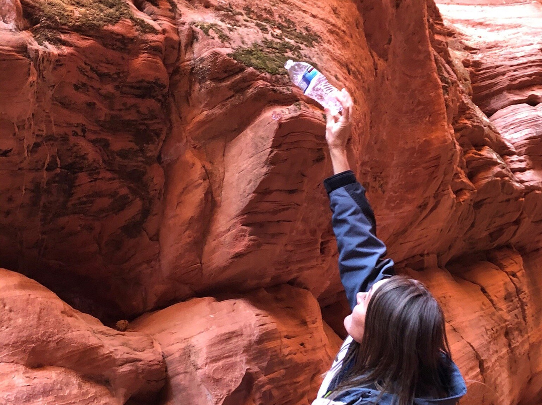Peek-A-Boo Slot Canyon-卡纳布必去景点