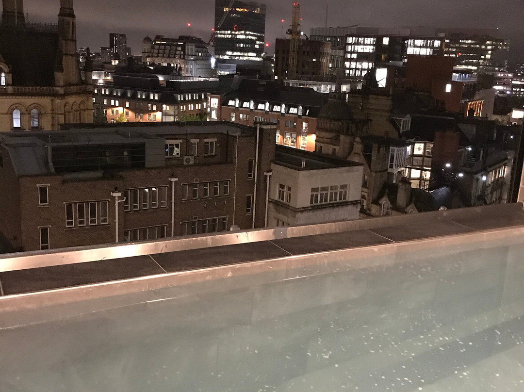 景街联排别墅酒店主图